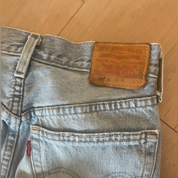 Levi’s 501 Jeans - Picture 1 of 4
